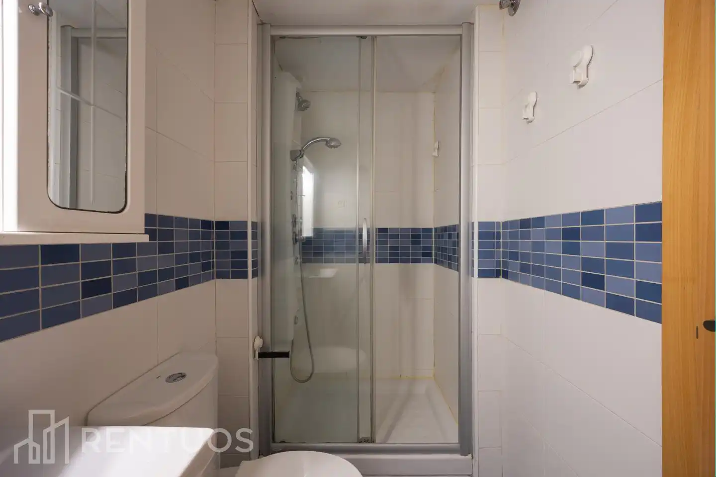 Bathroom of Study for rent in Madrid  with Air Conditioner, Heating and Storage room