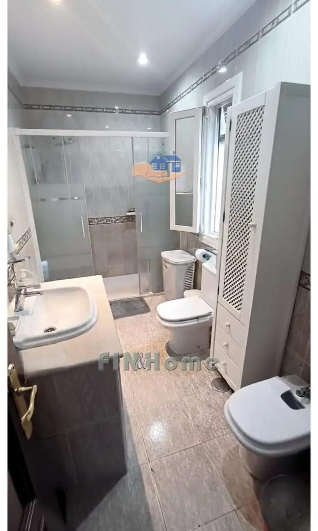 Badezimmer von Wohnung zum Verkauf in Sevilla mit Klimaanlage, Heizung und Privatgarten