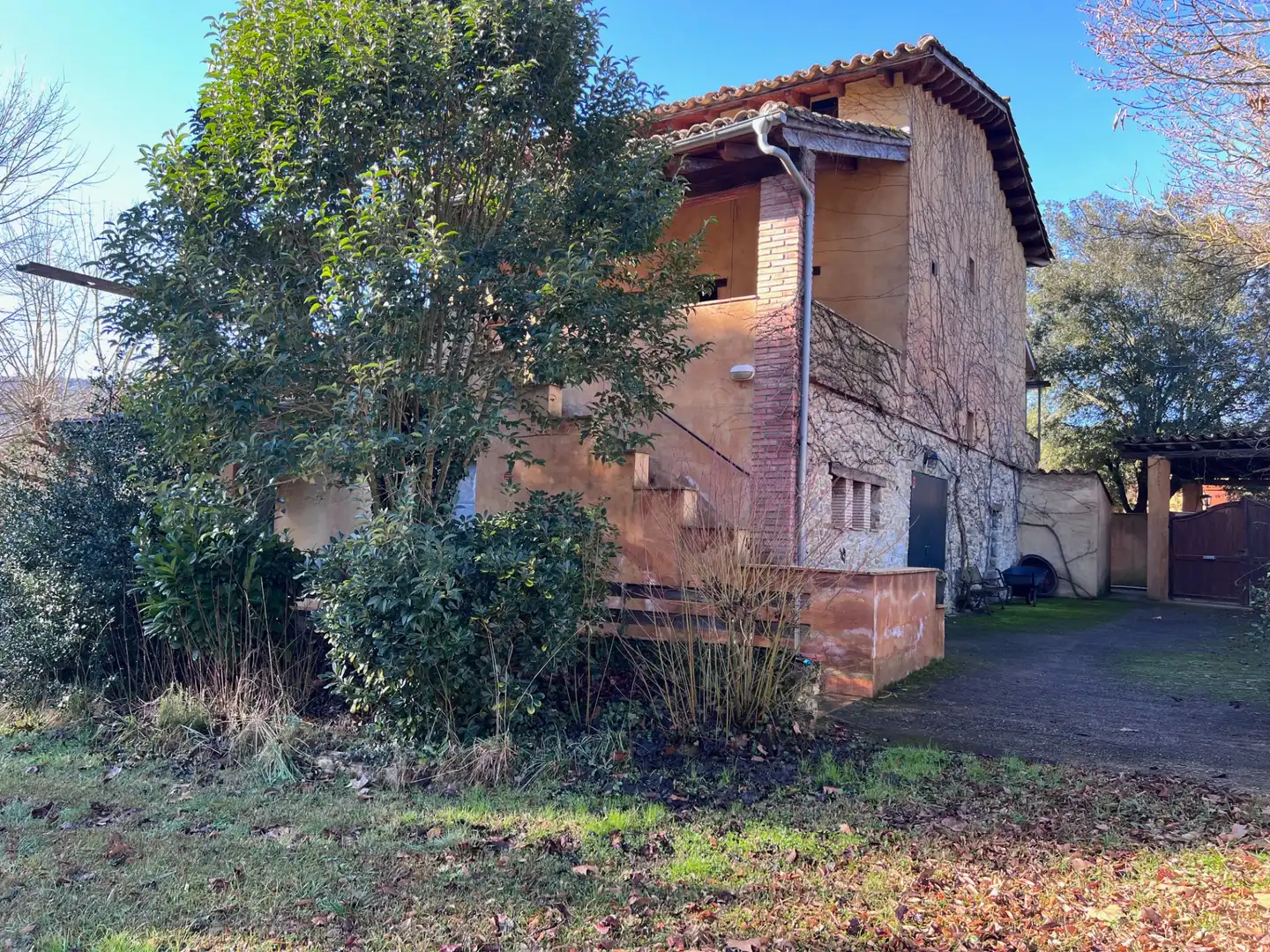 Vista exterior de Finca rústica en venda en Mieres (Girona) amb Aire condicionat, Jardí privat i Parquet