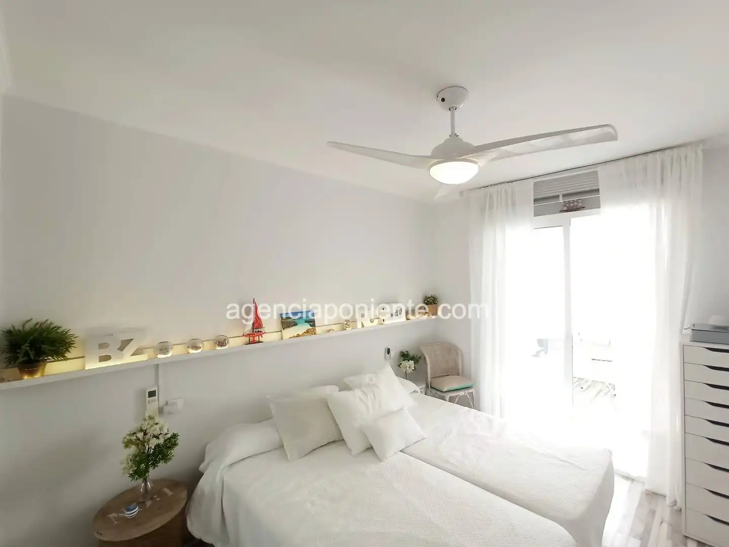 Habitación de Apartamento de alquiler en Finestrat con Aire acondicionado, Terraza y Amueblado