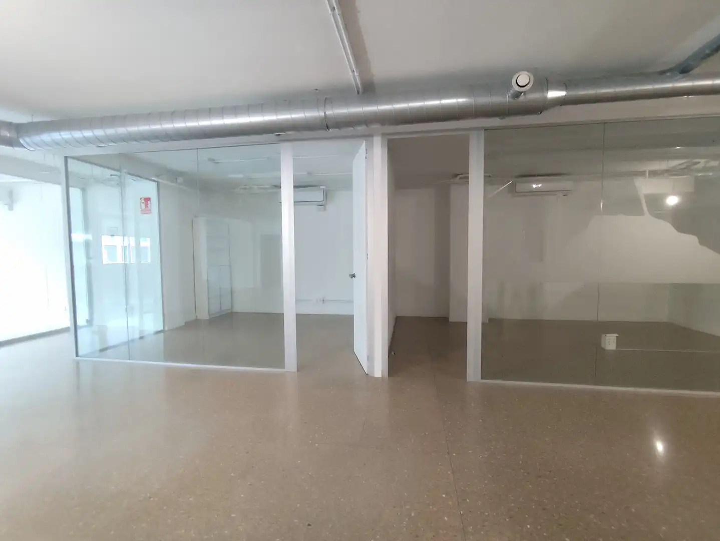 Büro zur Miete in Barcelona mit Klimaanlage und Alarm
