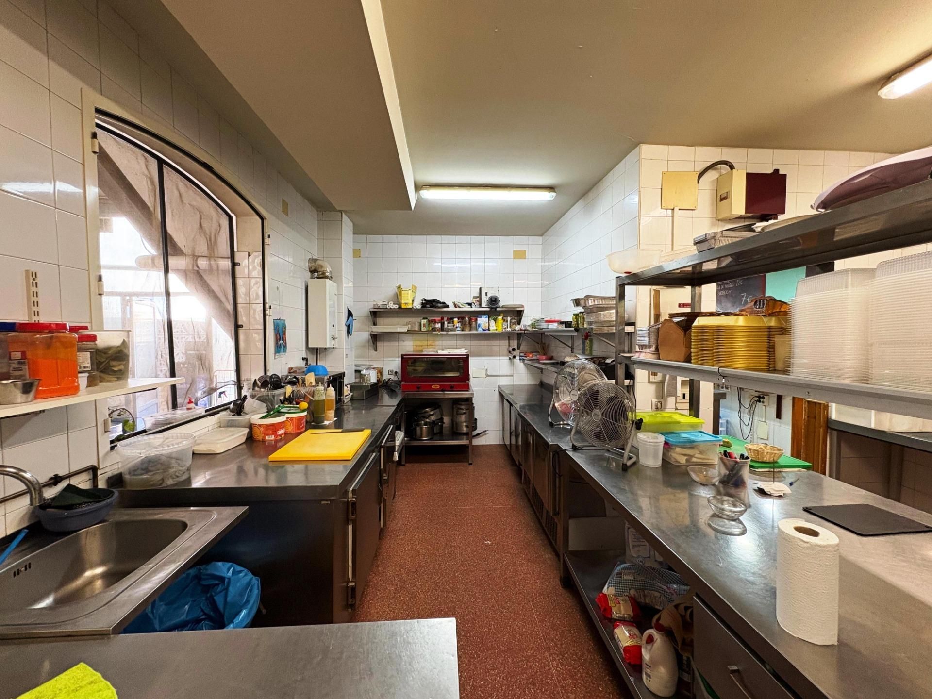 Cocina de Local en traspaso en Gines con Aire acondicionado