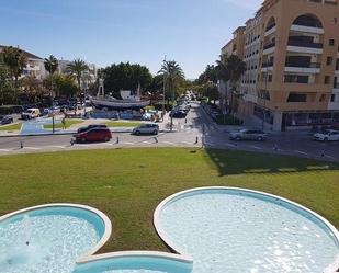 Vista exterior de Local en venda en Marbella amb Aire condicionat