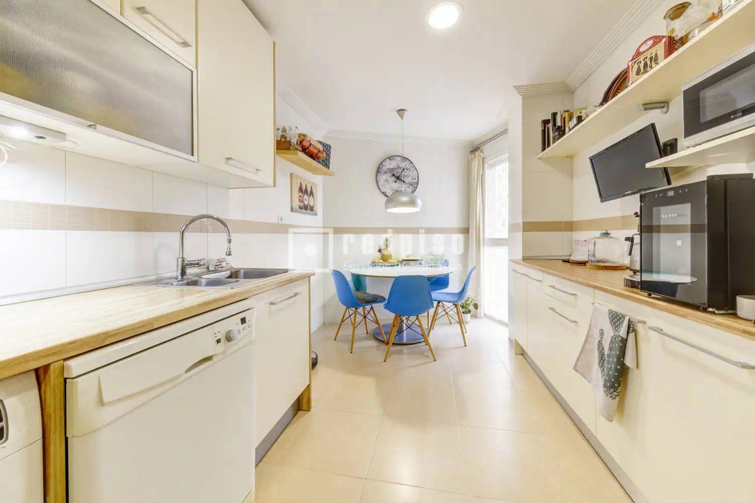 Küche von Wohnung zum Verkauf in Boadilla del Monte mit Klimaanlage, Heizung und Privatgarten