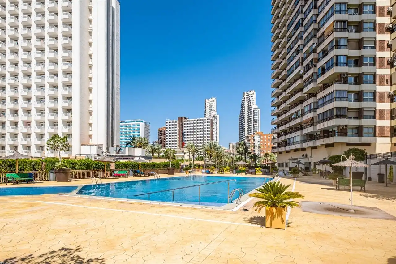 Piscina de Pis en venda en Benidorm amb Piscina i Moblat