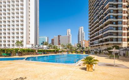 Piscina de Pis en venda en Benidorm amb Piscina i Moblat