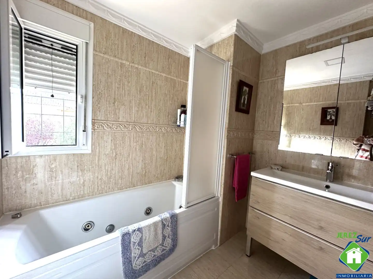 Bathroom of Detached homes for sale in Jerez de la Frontera  with Air Conditioner, Heating and Private garden