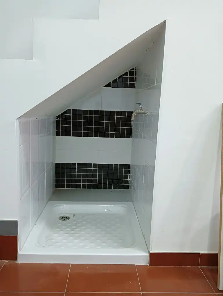 Bany de Local en venda en  Pamplona / Iruña amb Aire condicionat, Moblat i Internet