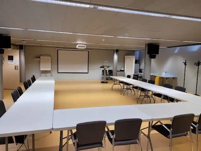 Büro zur Miete in Barcelona mit Klimaanlage, Heizung und Terrasse