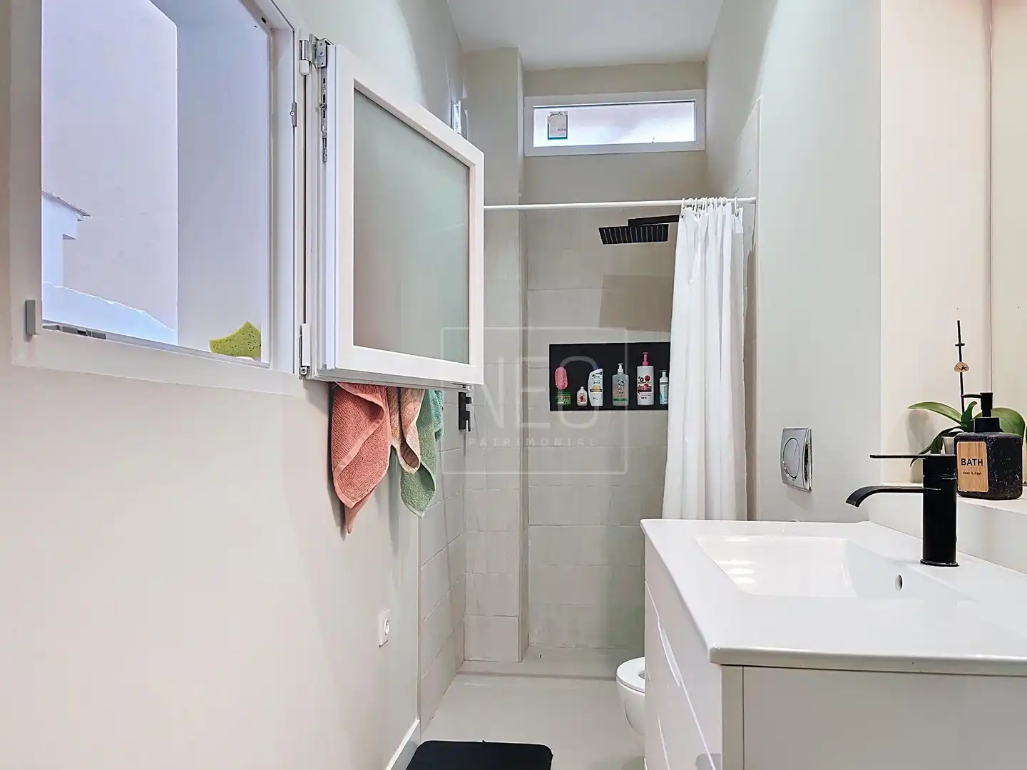 Bathroom of Ground floor for sale in Dénia  with Air Conditioner and Parquet flooring
