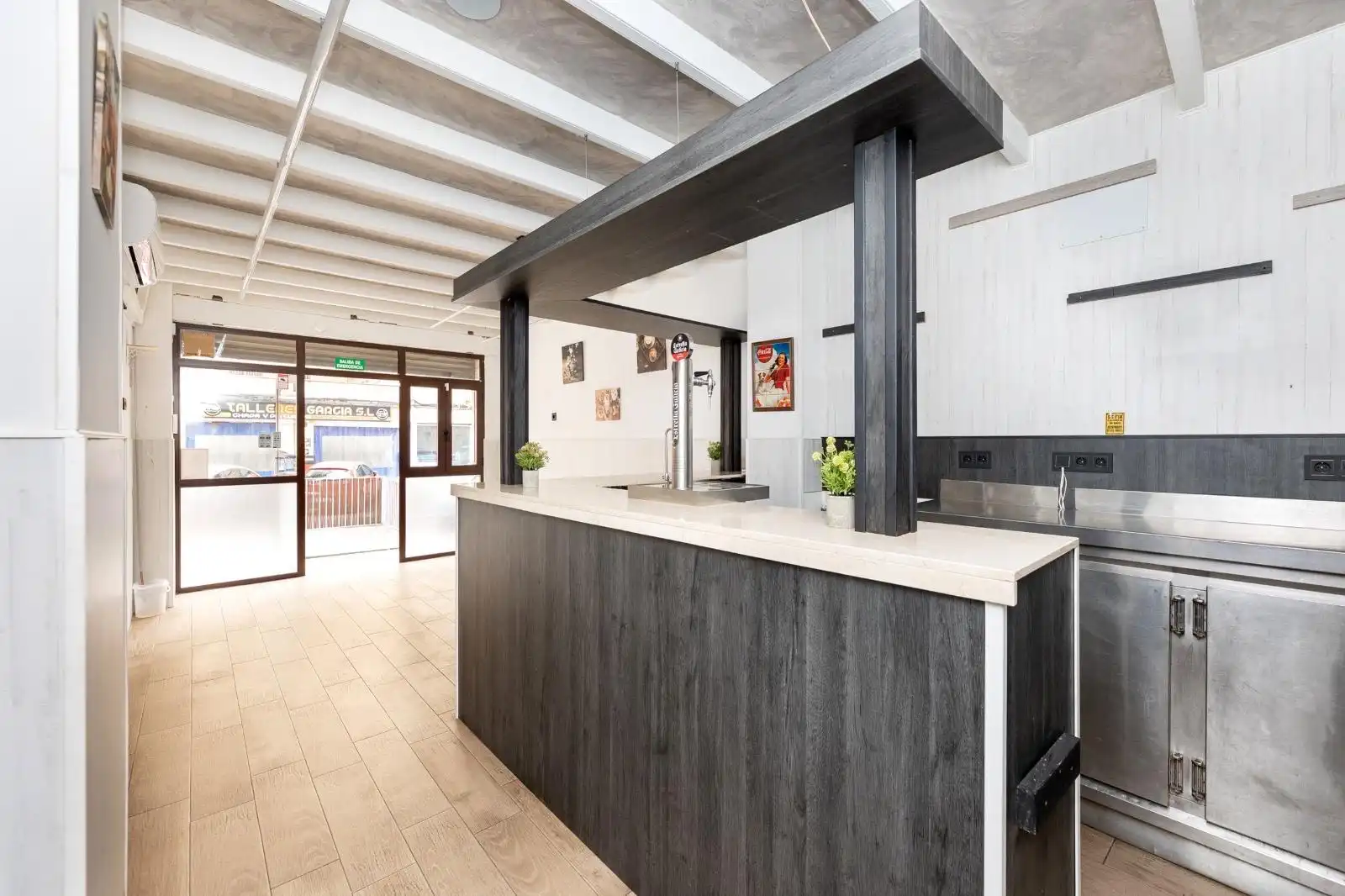 Cocina de Local en venta en Granada con Aire acondicionado y Amueblado