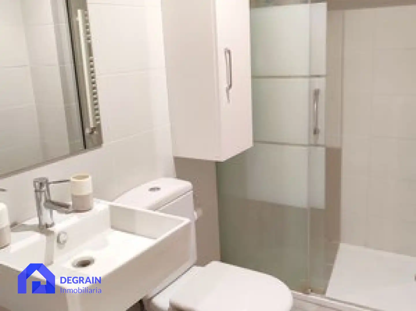 Badezimmer von Wohnung zum Verkauf in Oviedo  mit Heizung, Privatgarten und Abstellraum