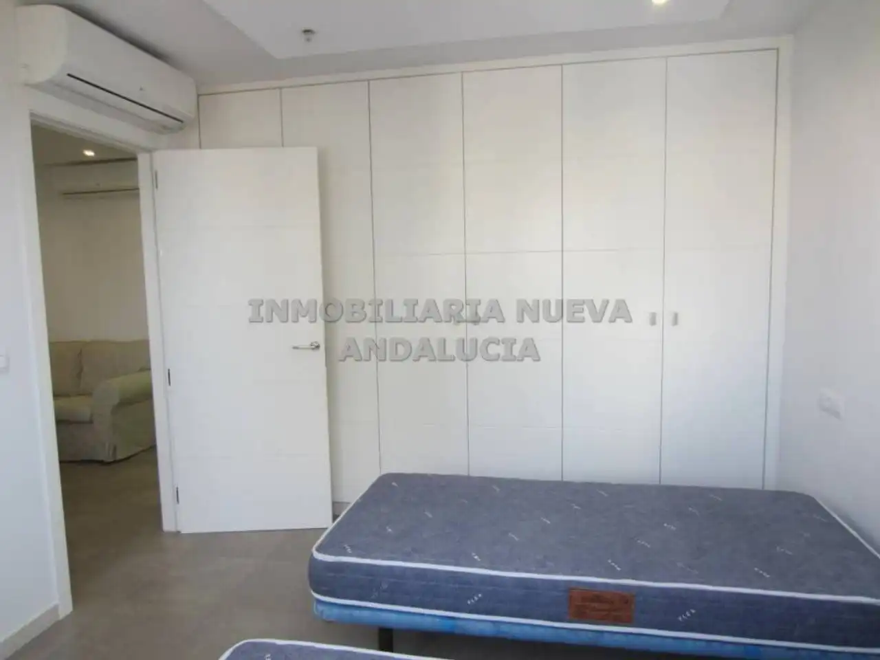 Dormitori de Pis de lloguer en Almería amb Aire condicionat, Calefacció i Moblat