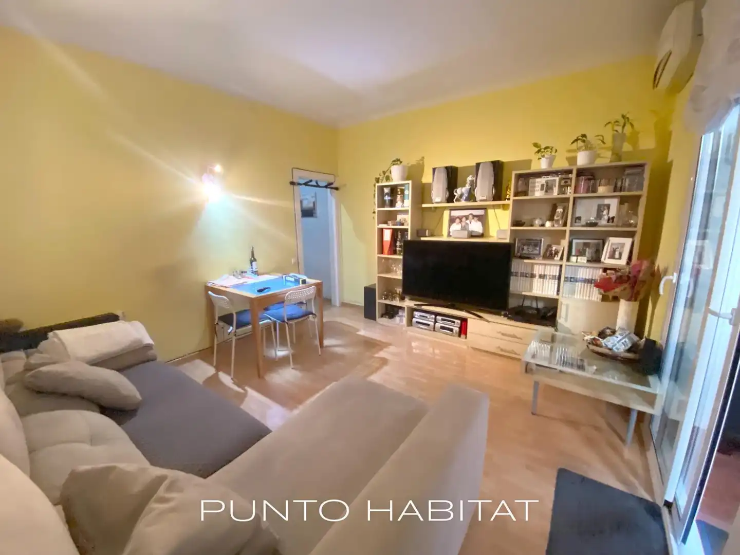 Wohnzimmer von Wohnung zum Verkauf in Barcelona mit Klimaanlage, Parkett und Terrasse