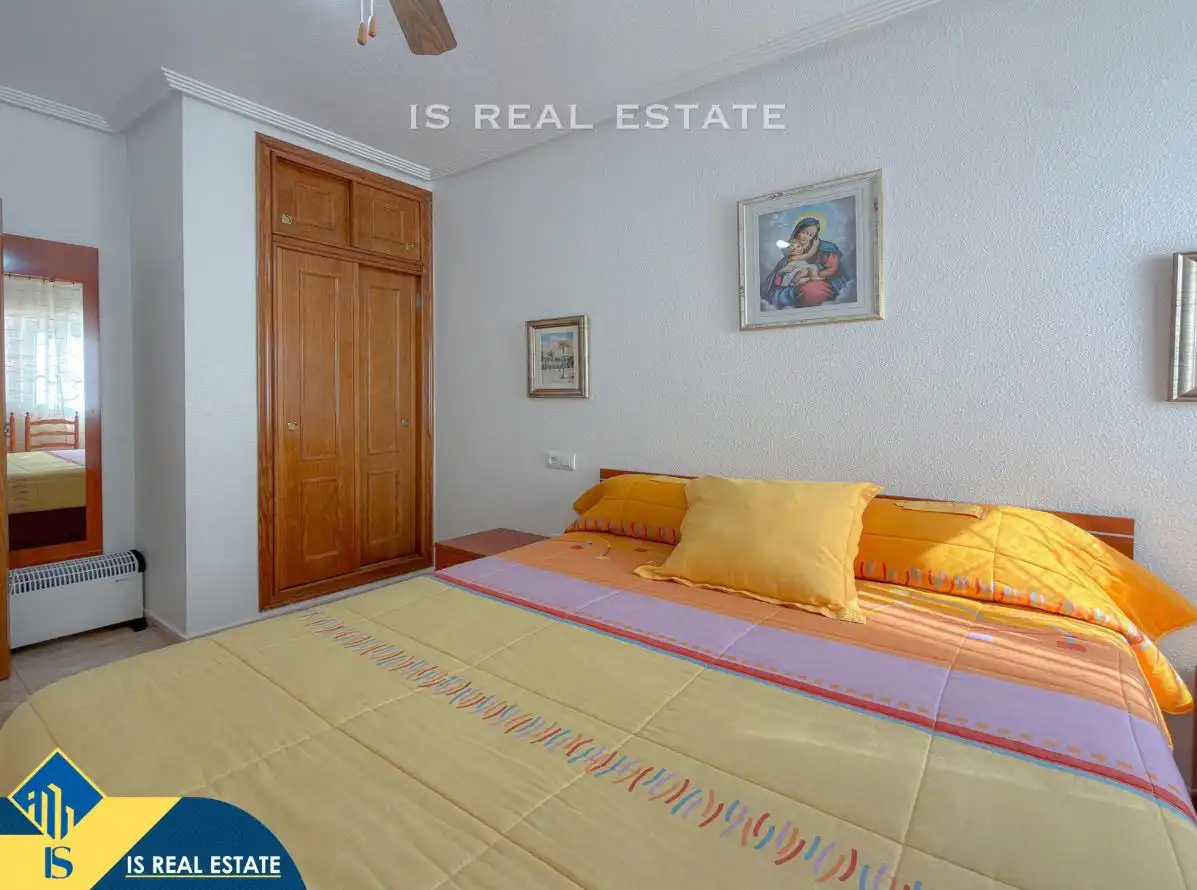 Habitación de Apartamento en venta en Torrevieja con Aire acondicionado, Calefacción y Terraza