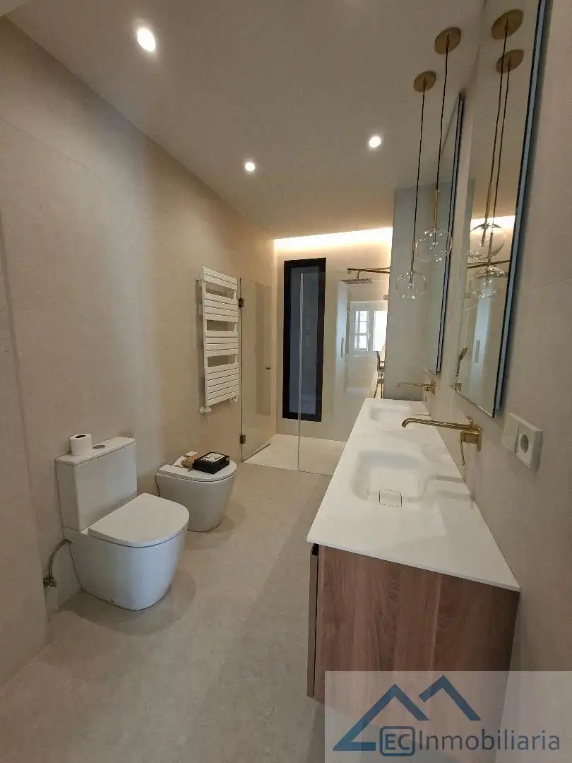 Baño de Piso en venta en Santander con Calefacción y Trastero