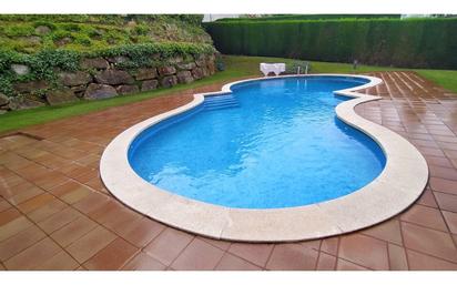 Swimming pool of Flat for sale in Girona Capital
