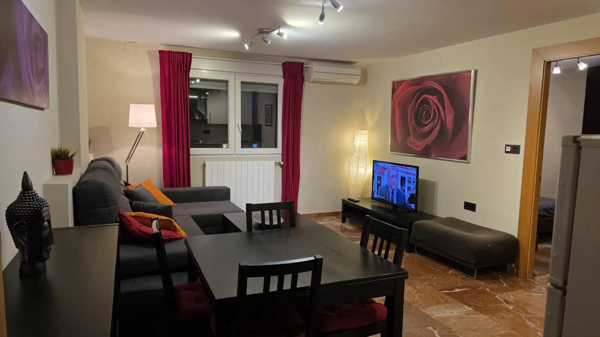 Living room of Flat for rent in Granada  with Air Conditioner, Heating and Furnished