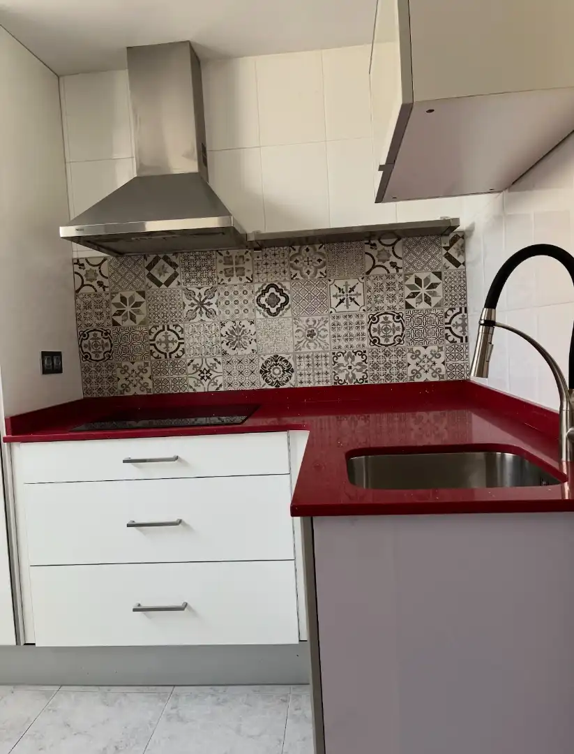 Cuina de Pis en venda en Barcelona amb Forn i Balcó
