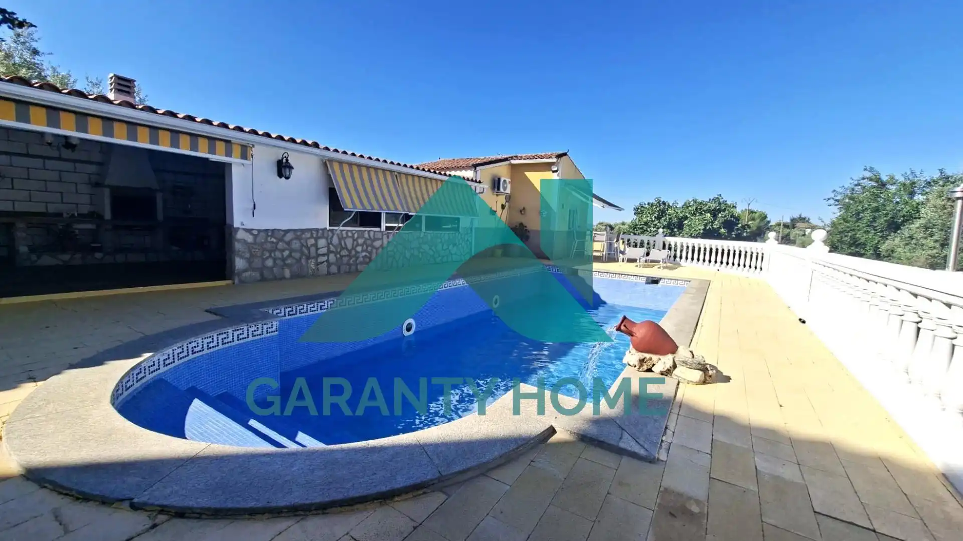 Piscina de Casa o xalet en venda en Malpartida de Cáceres amb Calefacció, Jardí privat i Traster