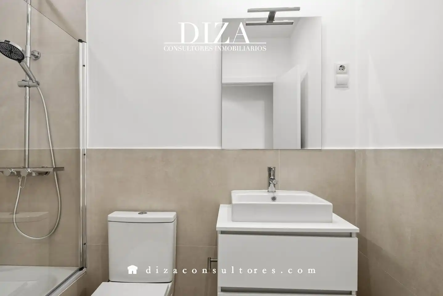 Baño de Piso de alquiler en Madrid con Aire acondicionado y Calefacción
