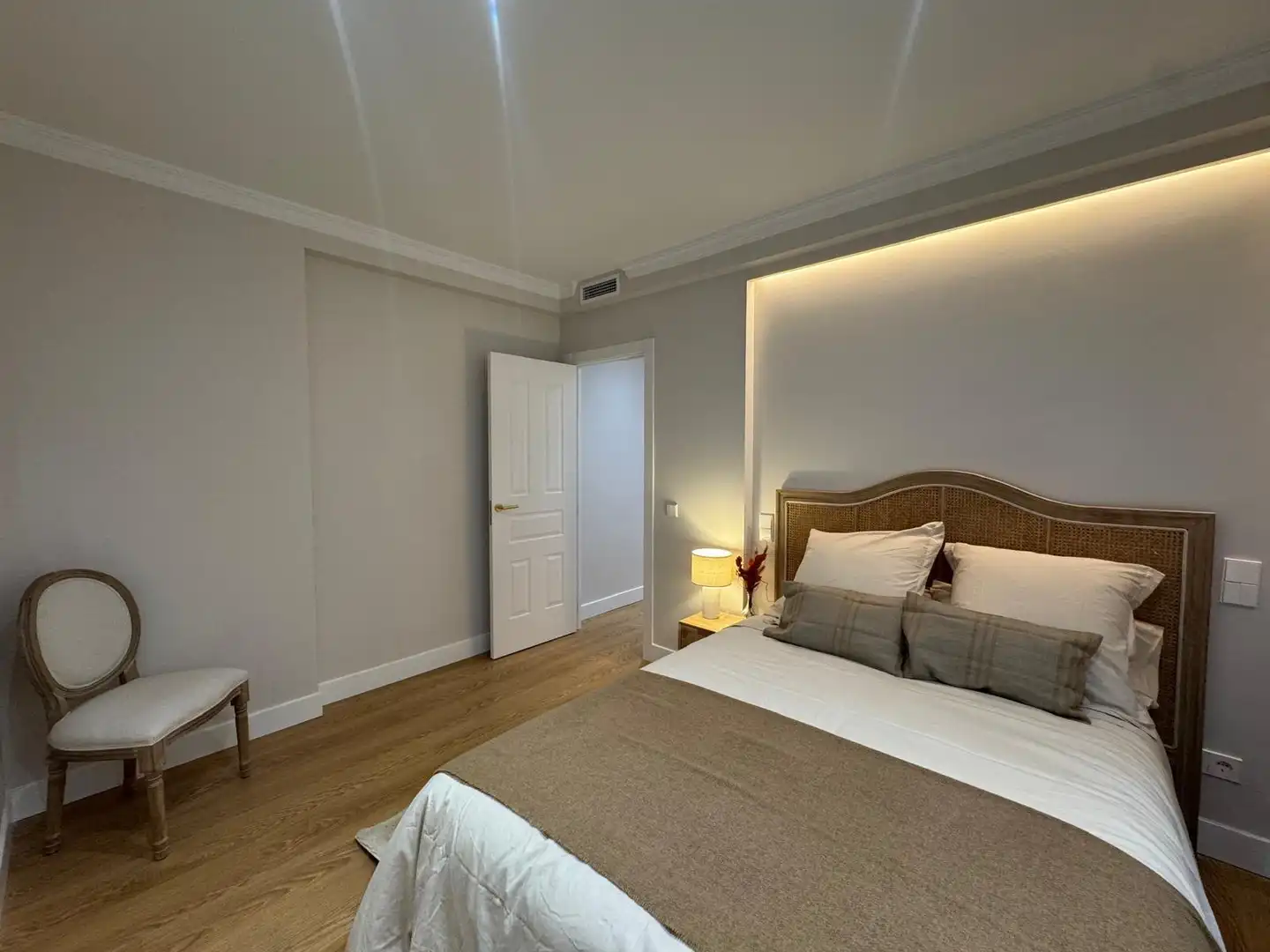 Schlafzimmer von Wohnung zur Miete in Madrid mit Klimaanlage, Heizung und Terrasse