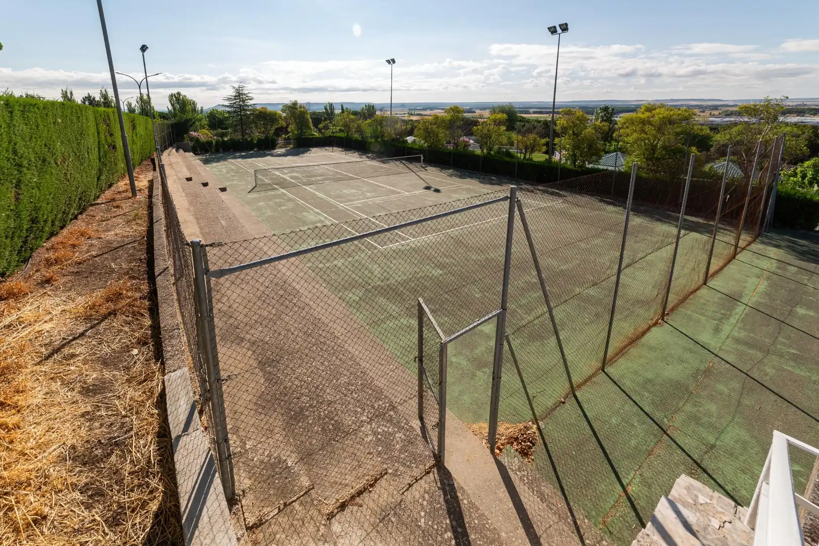 Aparcament de Casa o xalet en venda en Tudela de Duero amb Calefacció, Jardí privat i Terrassa