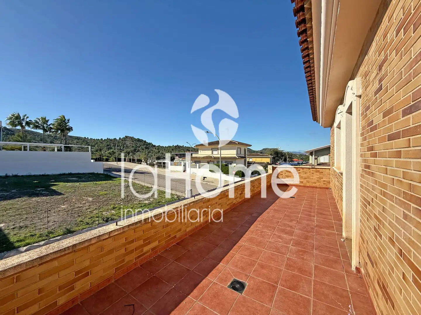 Vista exterior de Casa o xalet en venda en Riba-roja de Túria amb Terrassa, Piscina i Balcó