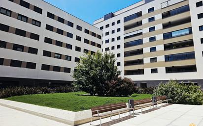 Außenansicht von Wohnungen zum verkauf in  Pamplona / Iruña mit Heizung, Privatgarten und Terrasse