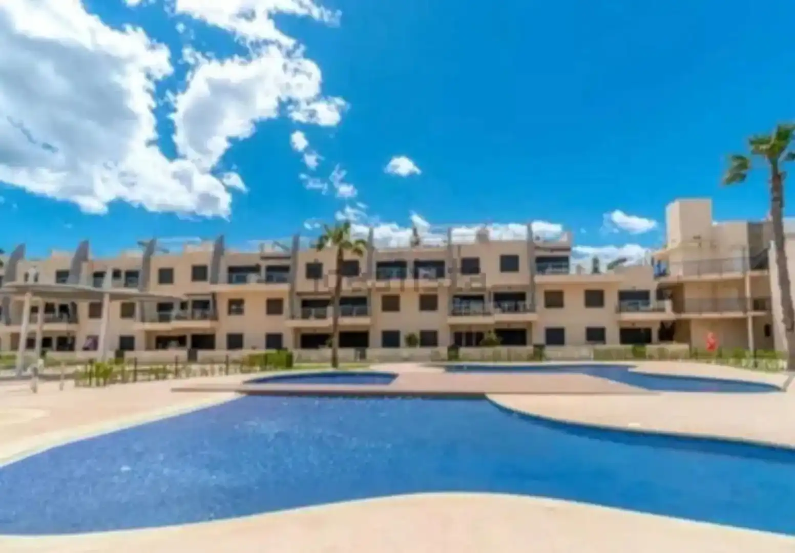 Vista exterior de Pis de lloguer en Pilar de la Horadada amb Aire condicionat, Jardí privat i Piscina