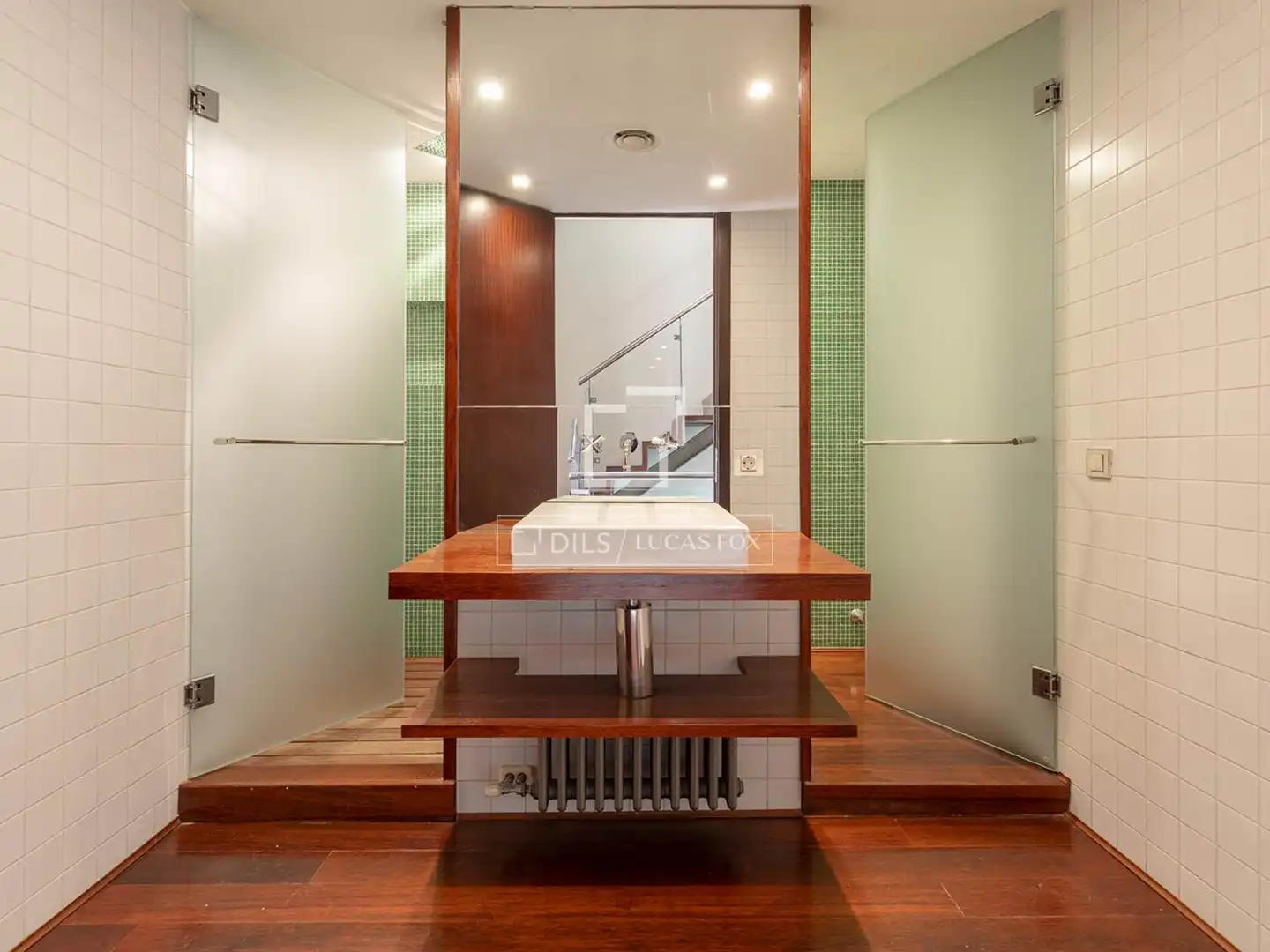 Bathroom of Houses for sale in Barcelona  with Air Conditioner, Terrace and Storage room