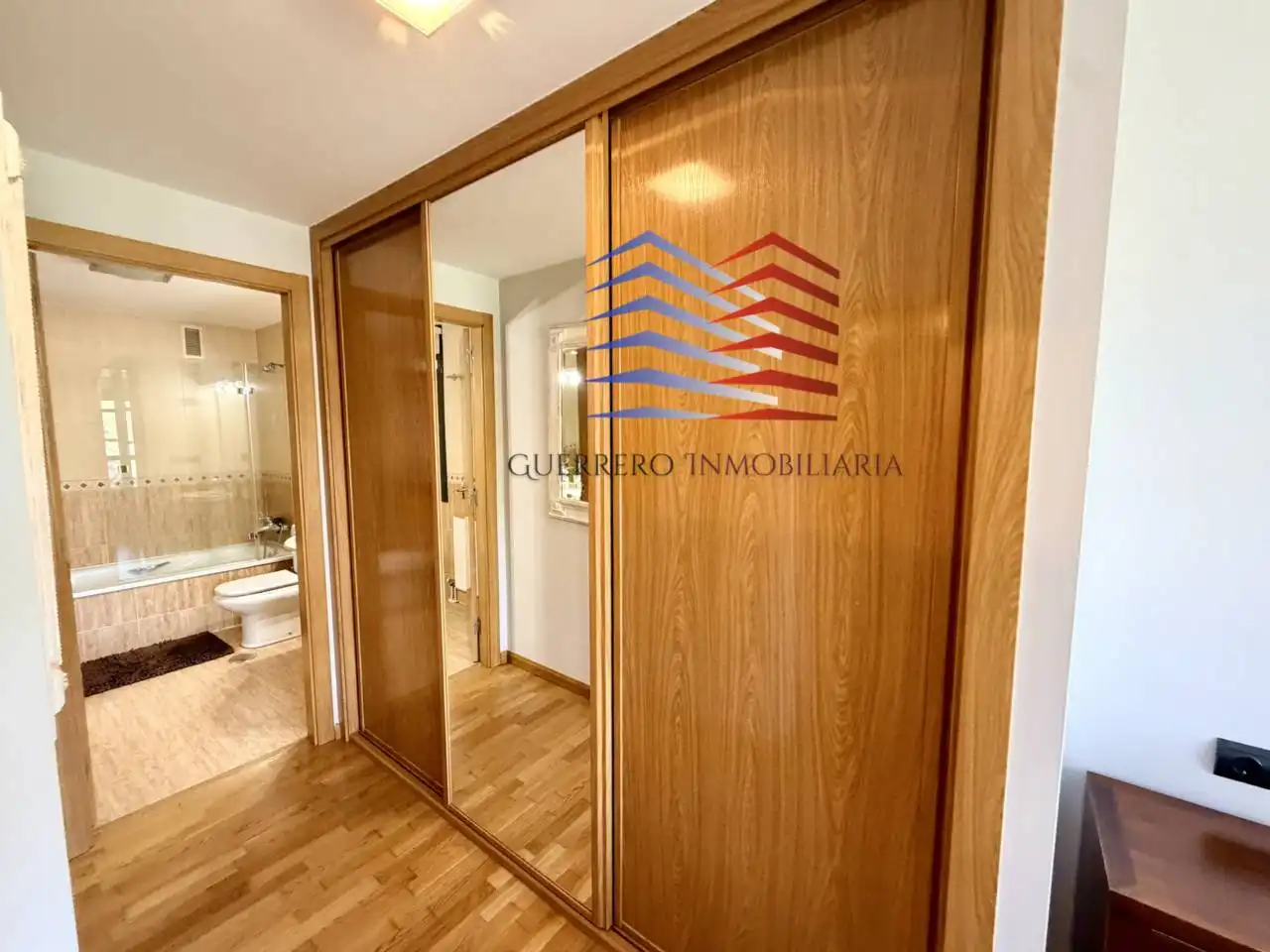 Dormitori de Apartament en venda en Ourense Capital  amb Calefacció, Parquet i Traster