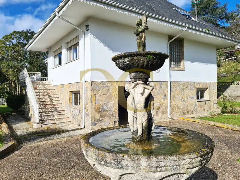 Vista exterior de Casa o xalet en venda en Villaviciosa amb Calefacció, Jardí privat i Terrassa