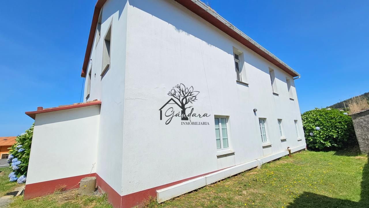 Vista exterior de Casa o xalet en venda en Valdoviño amb Calefacció, Jardí privat i Traster