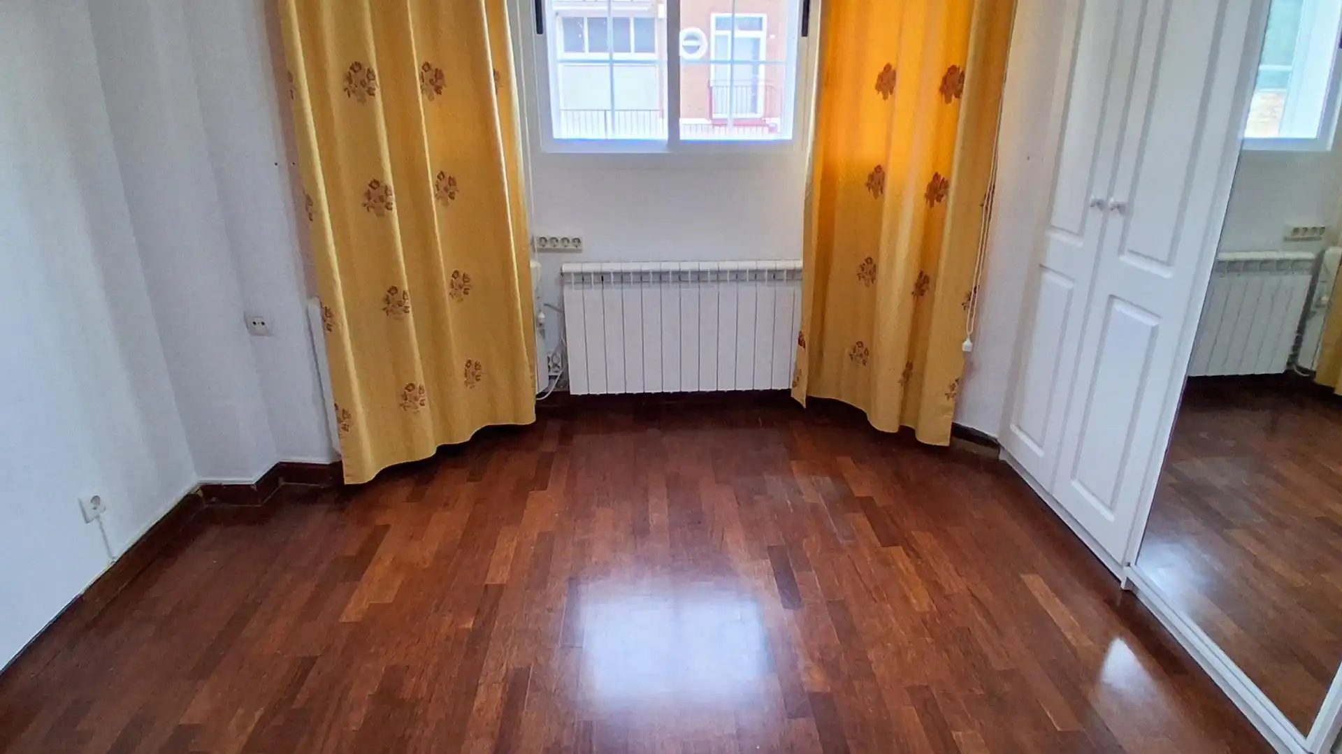 Schlafzimmer von Einfamilien-Reihenhaus zum Verkauf in Cabrerizos mit Heizung, Abstellraum und Schwimmbad