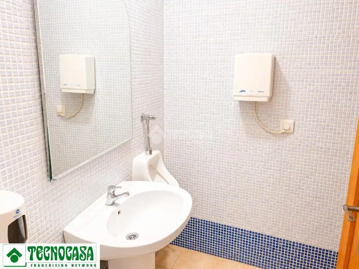 Baño de Local de alquiler en Manises con Aire acondicionado y Amueblado