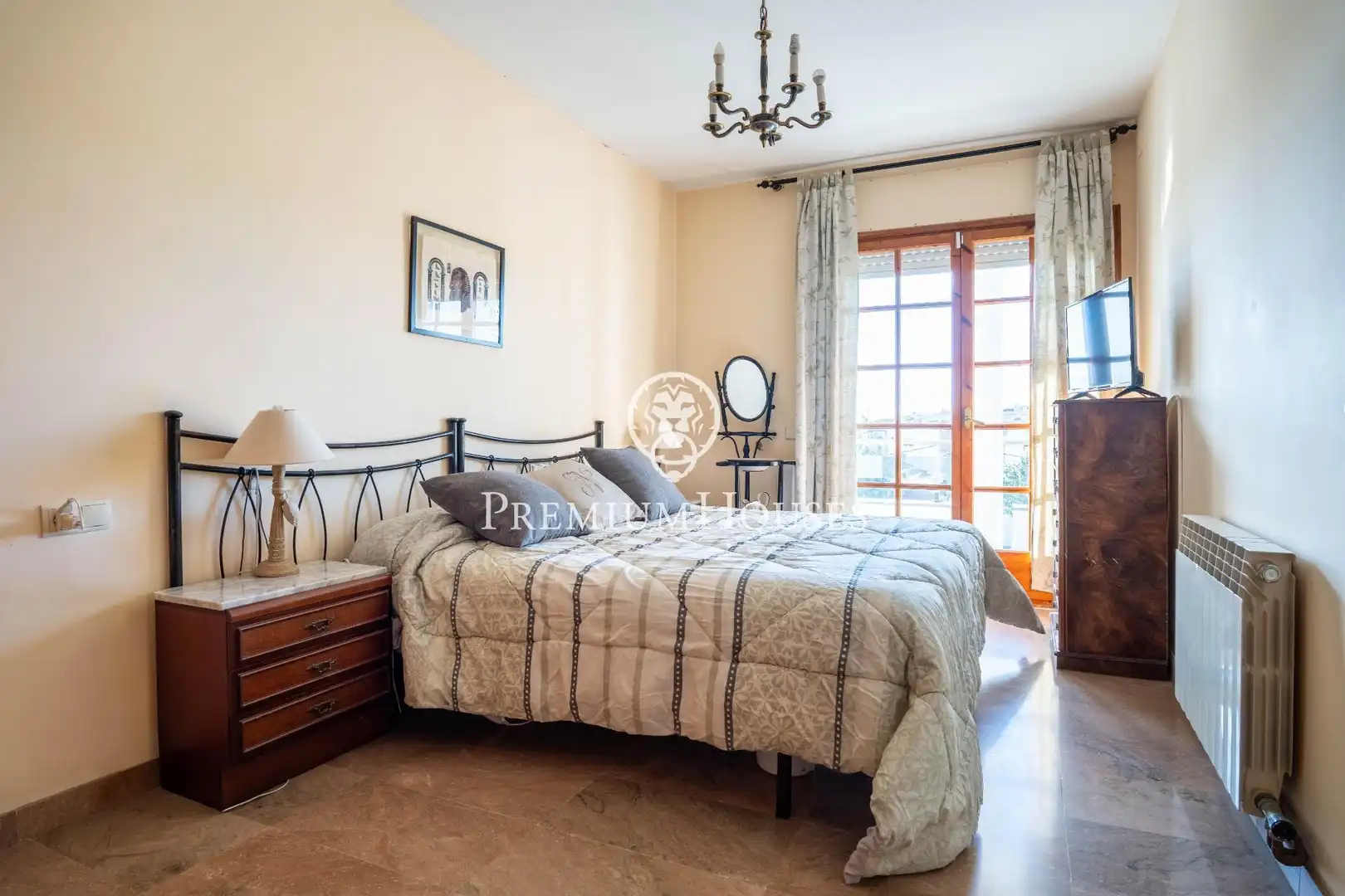 Dormitori de Casa o xalet en venda en Vilanova i la Geltrú amb Calefacció, Jardí privat i Terrassa