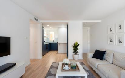 Living room of Apartment for sale in  Barcelona Capital  with Air Conditioner, Heating and Parquet flooring