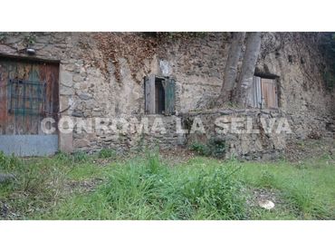 Country house with garden for sale in Tordera pueblo