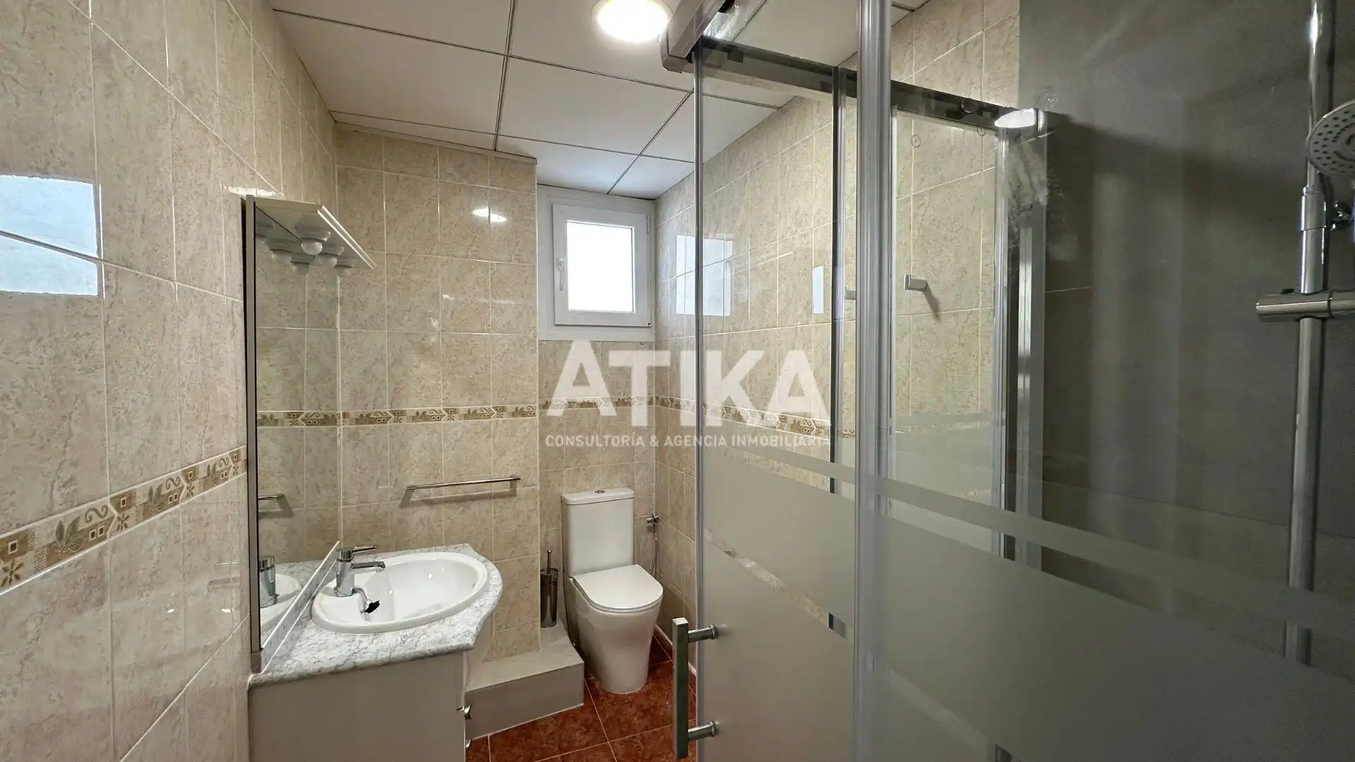 Bathroom of Flat for share in Ontinyent  with Air Conditioner and Balcony