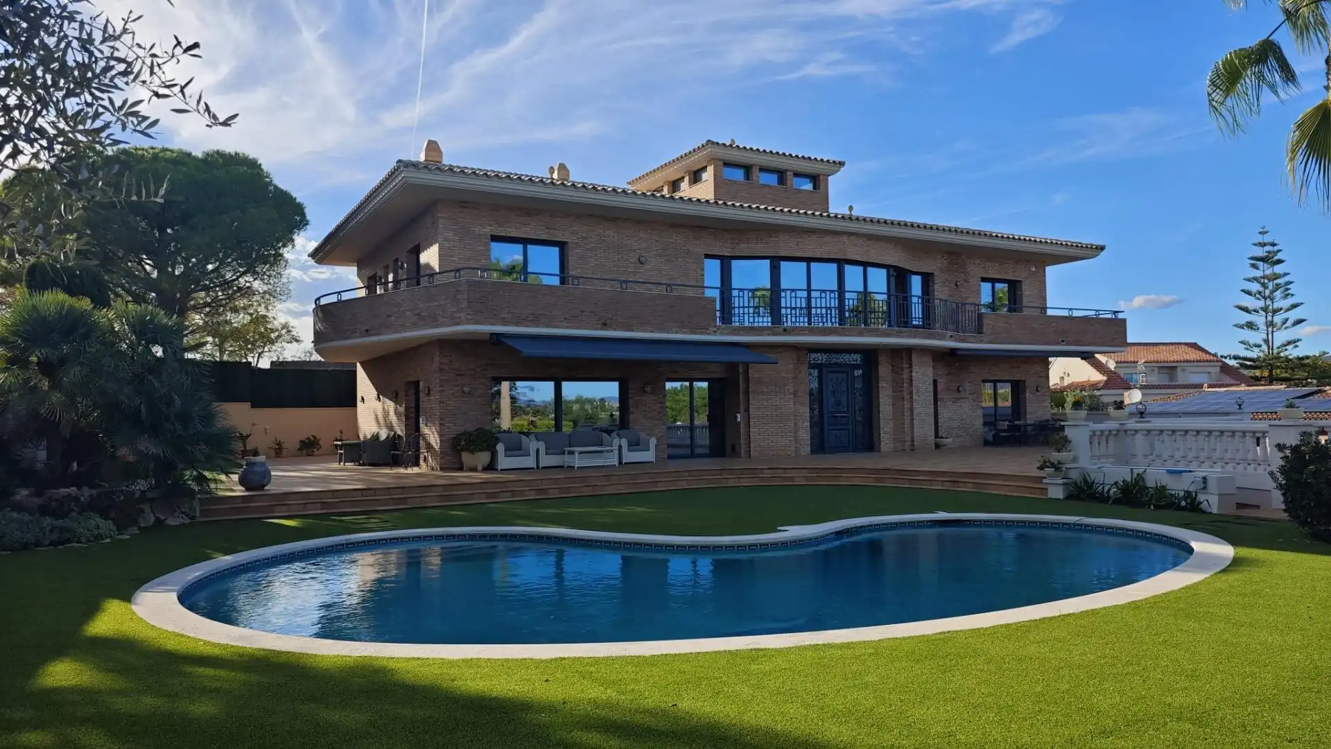 Vista exterior de Casa o xalet en venda en Vilanova i la Geltrú