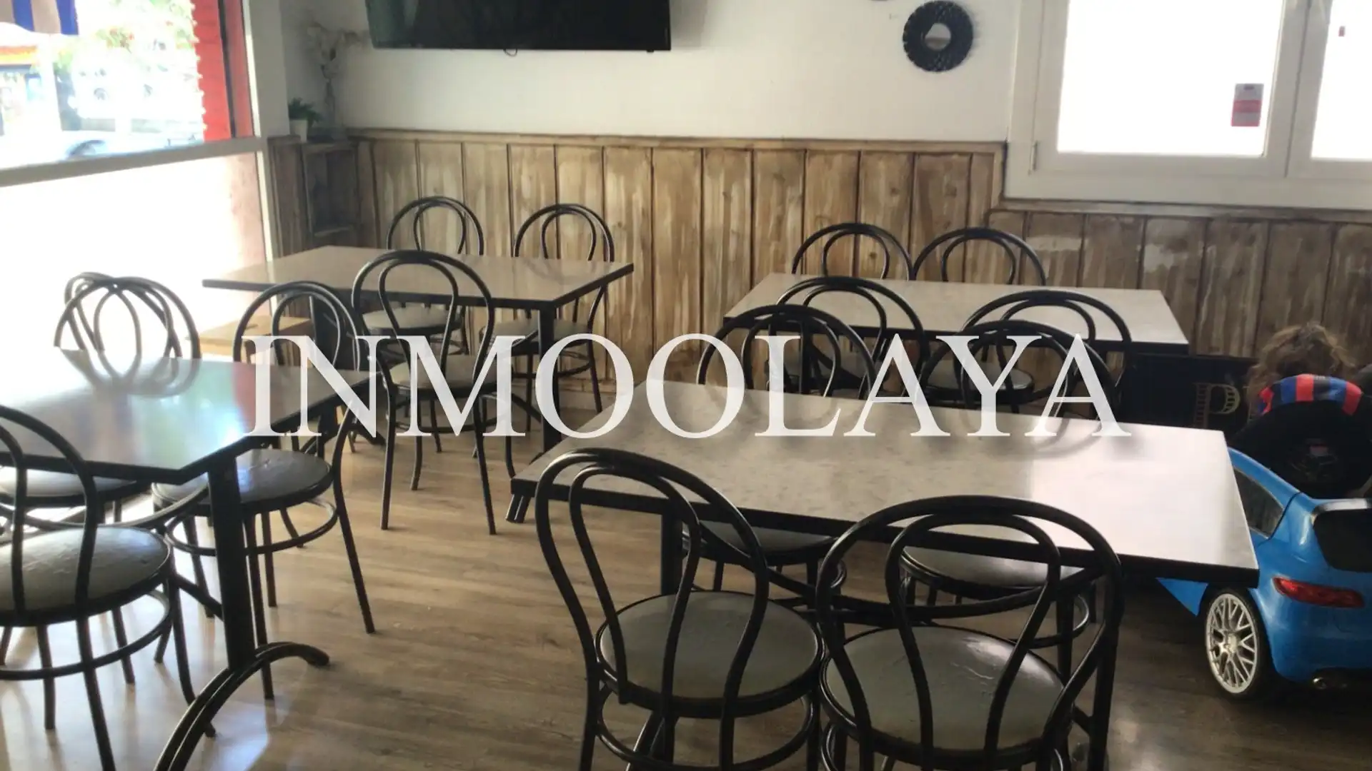 Local en traspaso en L'Hospitalet de Llobregat con Aire acondicionado, Calefacción y Amueblado