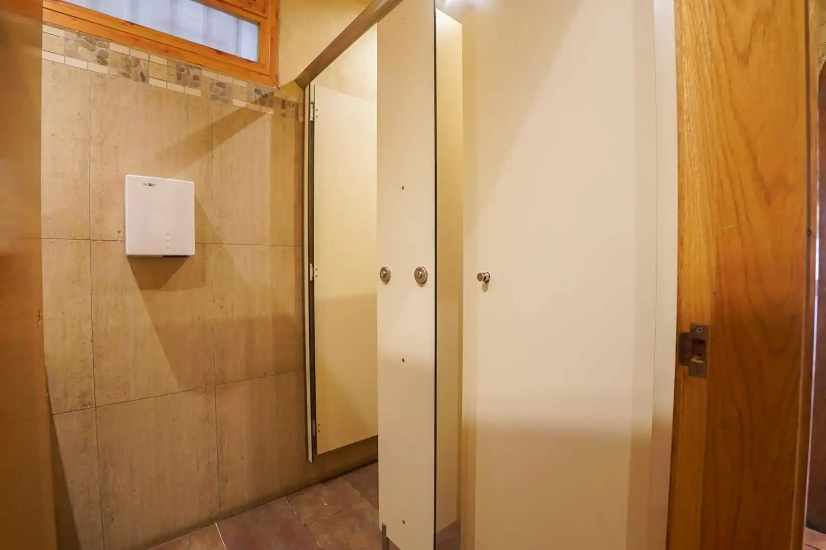 Business premises for sale in Carrer de Montserrat Caballé, imagen 30