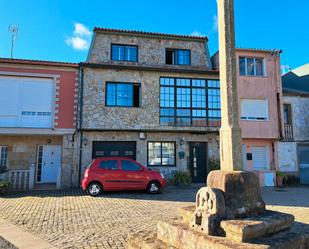 Vista exterior de Apartament en venda en Boiro amb Calefacció, Terrassa i Moblat