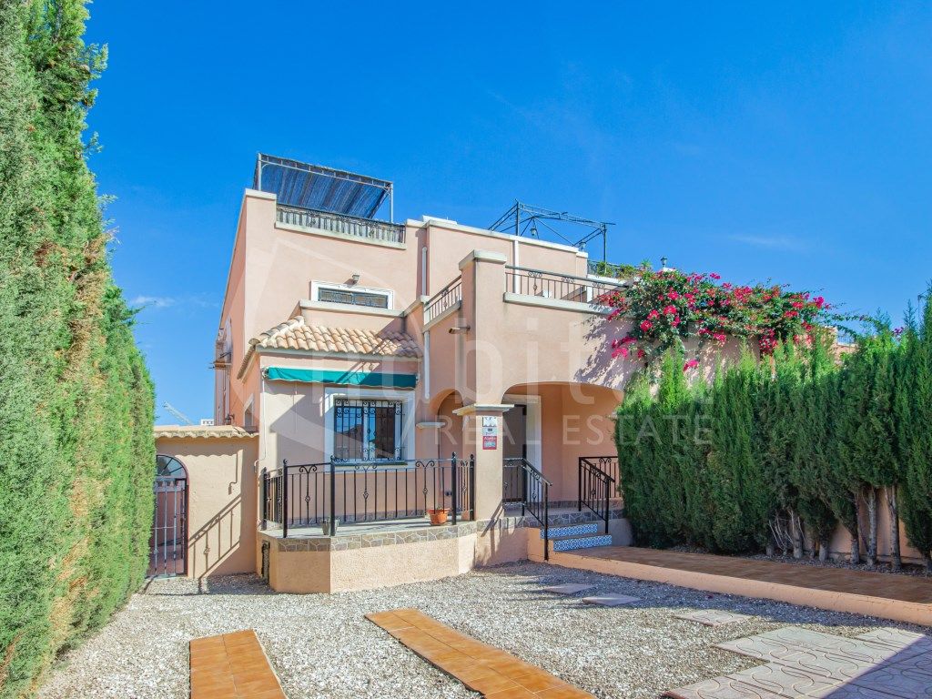 Casa adosada en venda a Calle Amapola, Los Montesinos