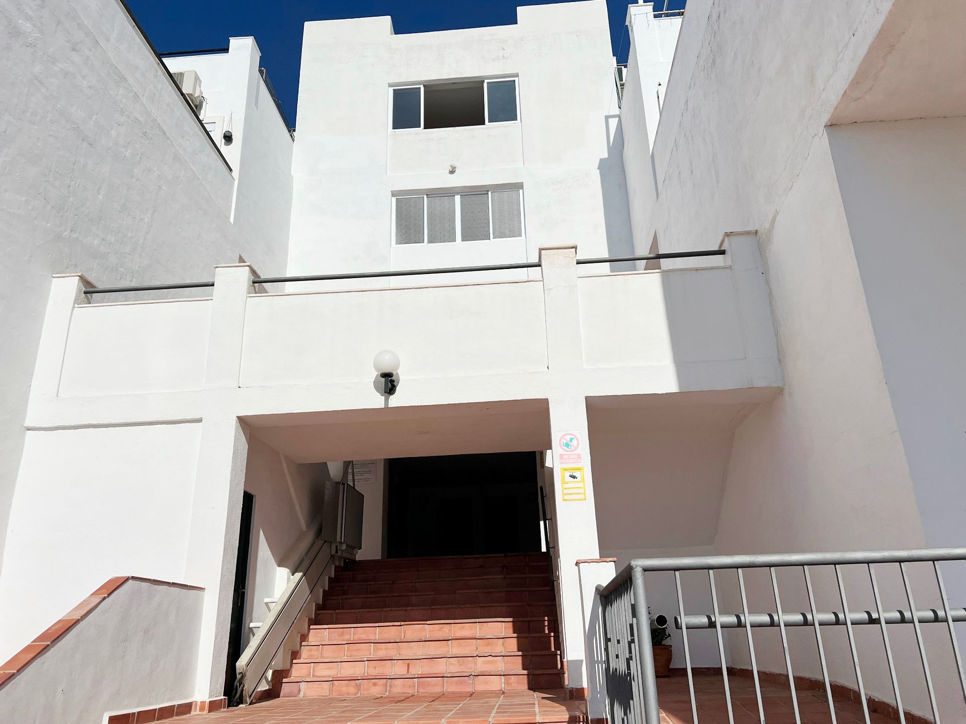Vista exterior de Dúplex en venda en Estepona amb Piscina comunitària