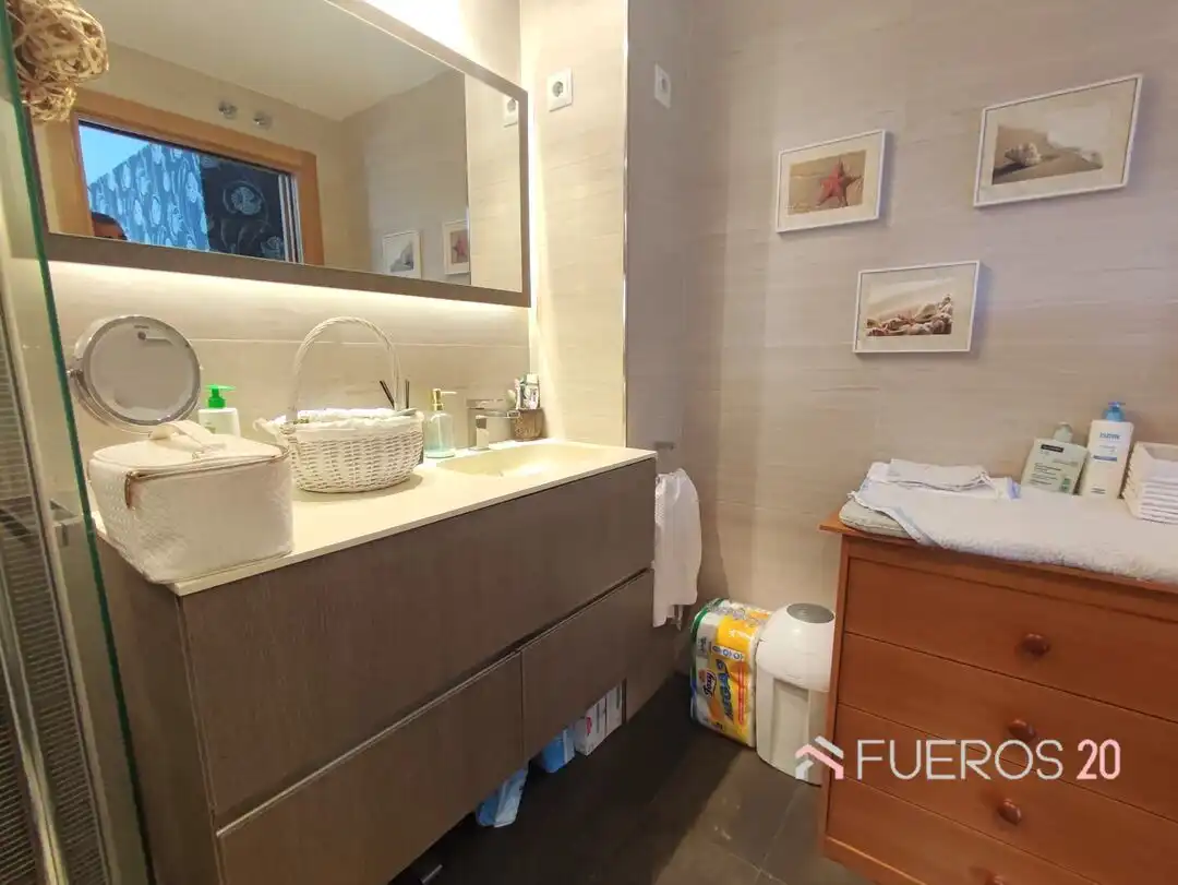 Badezimmer von Dachboden zum Verkauf in Barakaldo  mit Heizung, Terrasse und Abstellraum