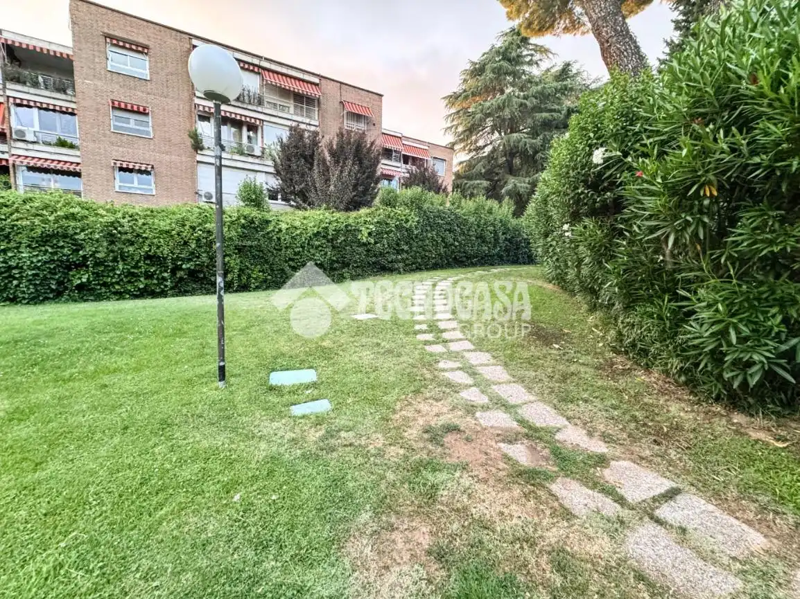 Vista exterior de Piso en venta en Madrid con Calefacción, Parquet y Terraza