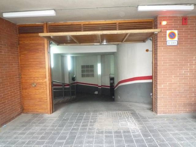 Garaje en Alquiler en N/A, -1 en Les Tres Torres