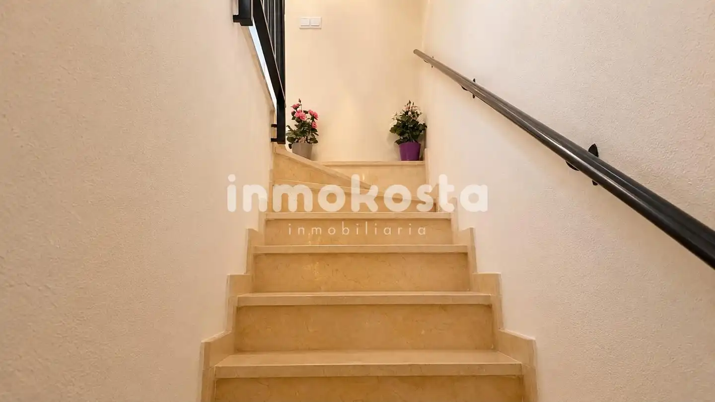 Casa adosada en venda en La Nucia amb Aire condicionat, Jardí privat i Terrassa